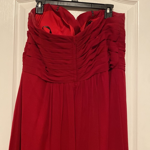 WINE STRAPLESS BRIDESMAID DRESS - Picture 7 of 15